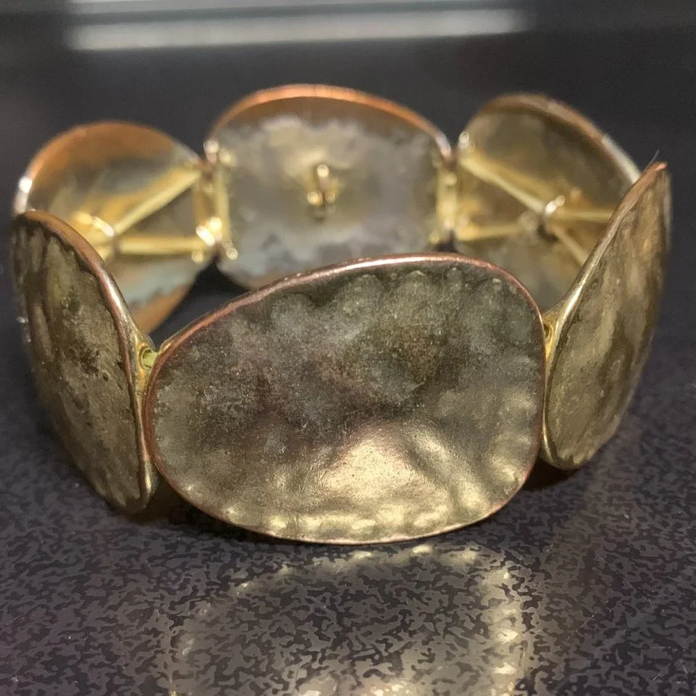 Gold tone stretch bracelet